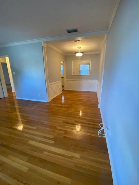 Building Photo - 10334 Riverside Dr