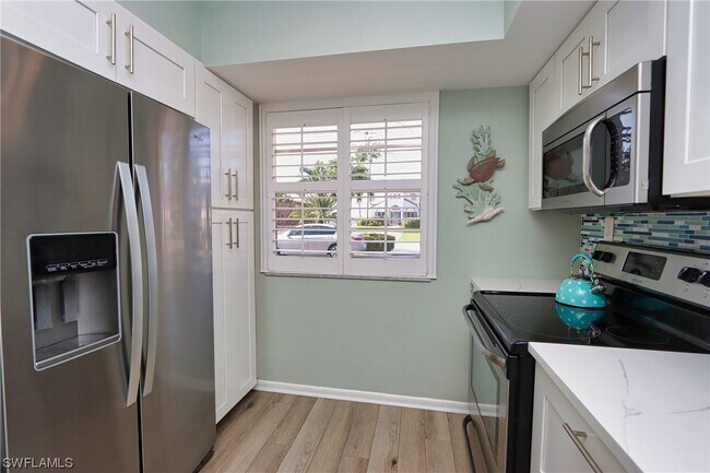 Building Photo - 1669 Edith Esplanade