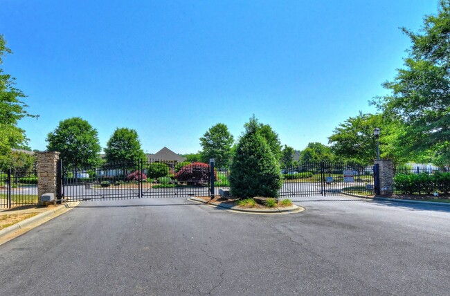 Building Photo - 3br/2.5bth Townhome Gated Community Stoneg...