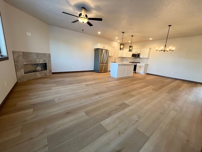 Building Photo - Newly Constructed 3 Bed/2.5 Bath Townhome in Aspen Ridge!