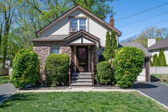 Building Photo - 3 Woodmere Ln