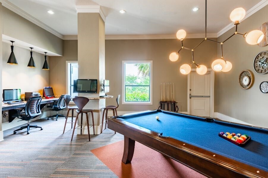 Building Photo - 2101 Kingsley Dr