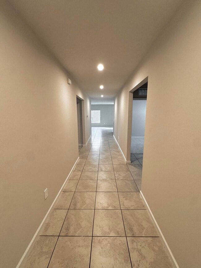 Building Photo - 461 Cherimoya St