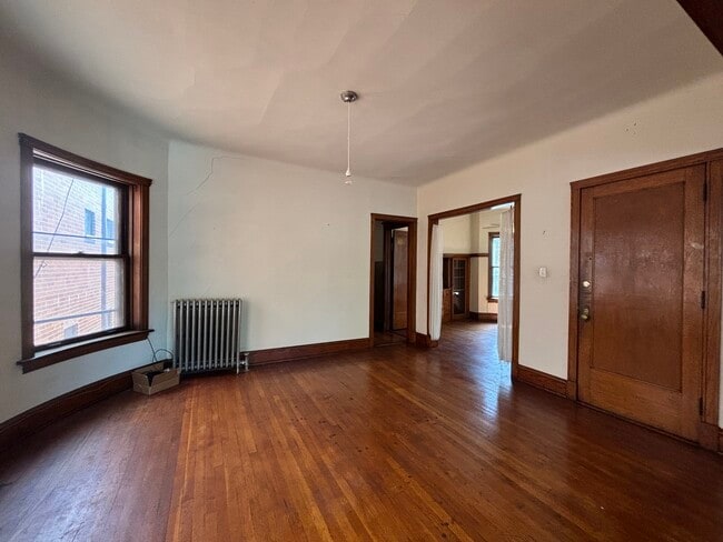 Building Photo - 1263 W Foster Ave
