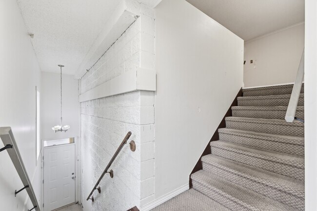 Photo du bâtiment - 12990-12972 72 Ave