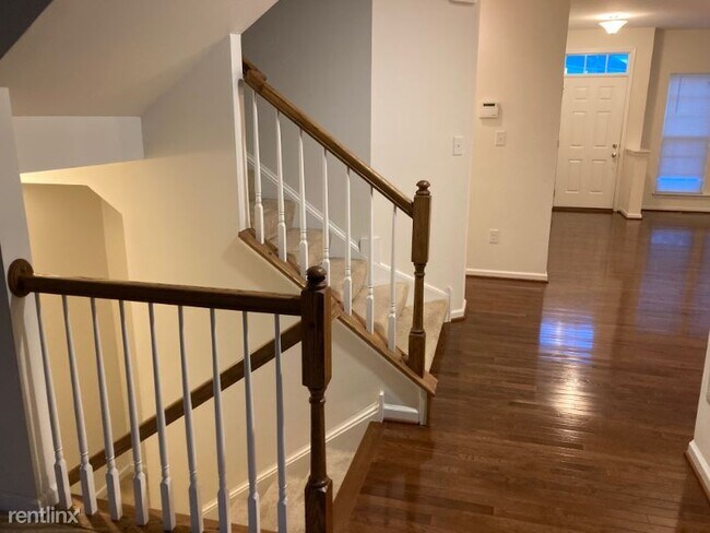 Foto del edificio - 3 br, 2.5 bath Townhome - 557 Canal Dr
