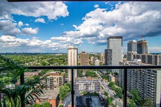Building Photo - E18HTEEN