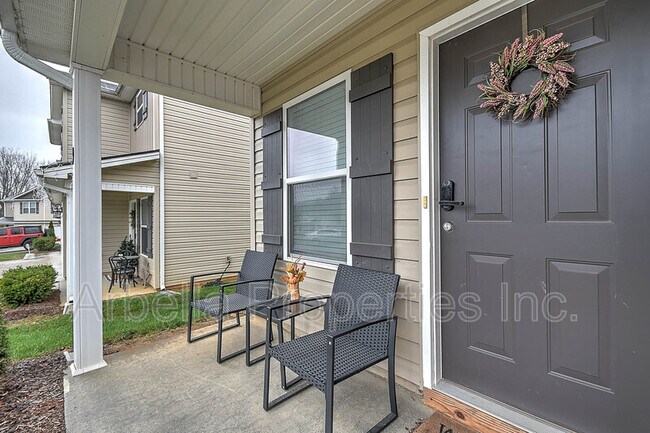 Building Photo - 2927 Watauga Rd