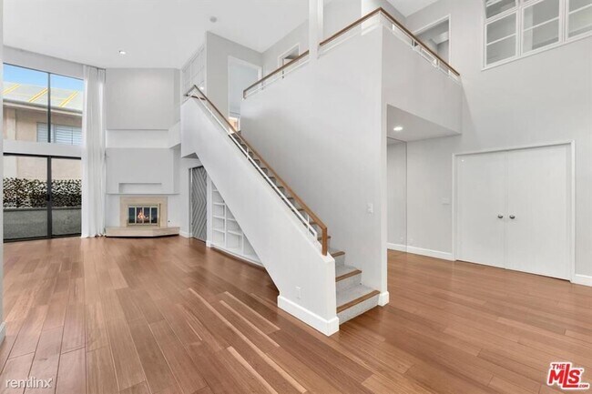 Foto del edificio - 4 br, 3 bath Condo - 1520 S Beverly Glen B...