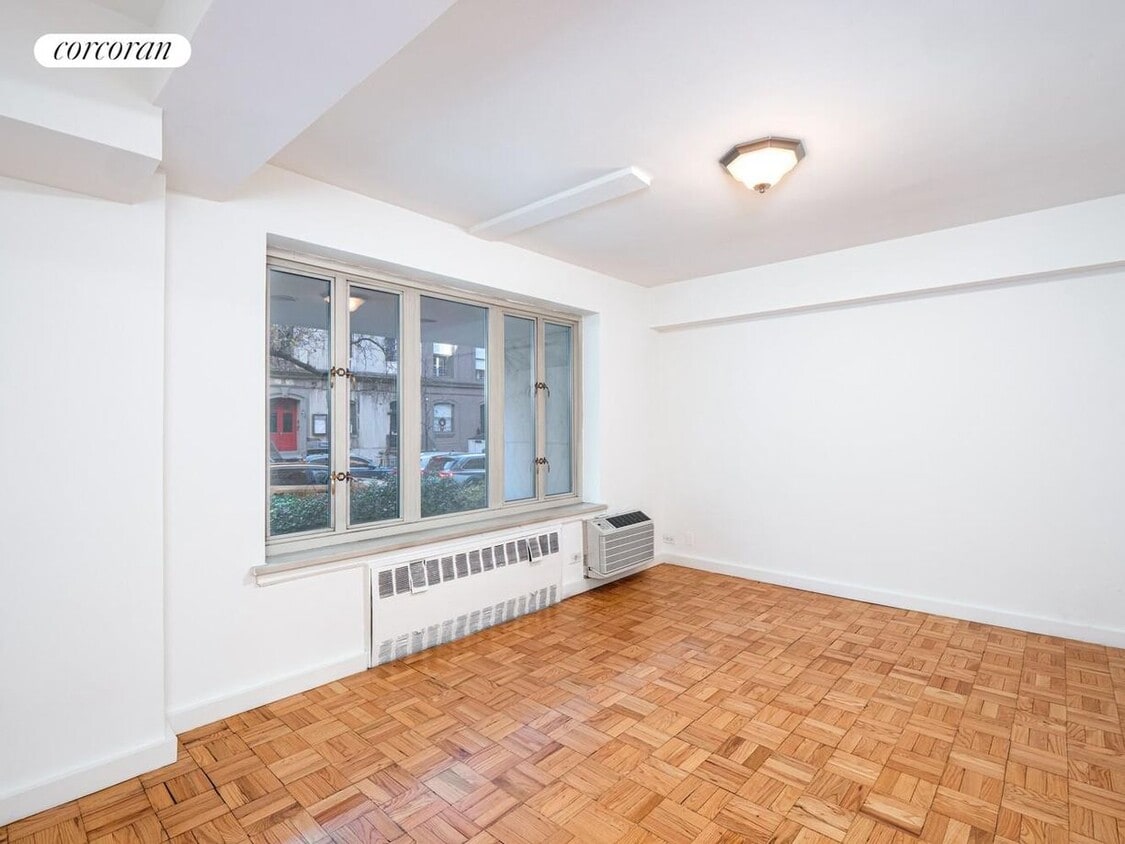 Building Photo - 35 E 35th St