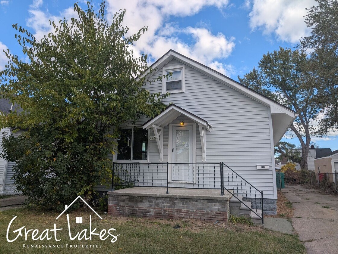 Primary Photo - Stunning 3 Bedroom 1 Bathroom now availabl...