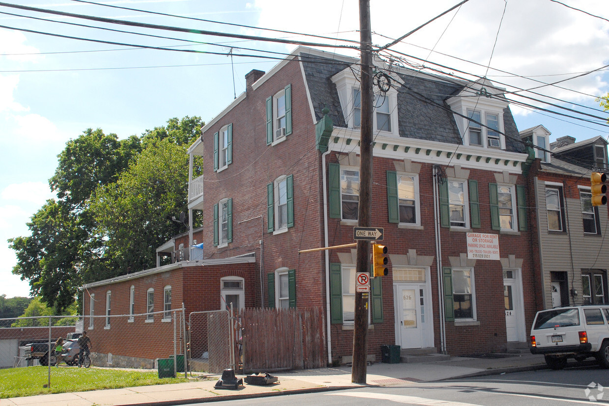 Building Photo - 624-626 S Queen St