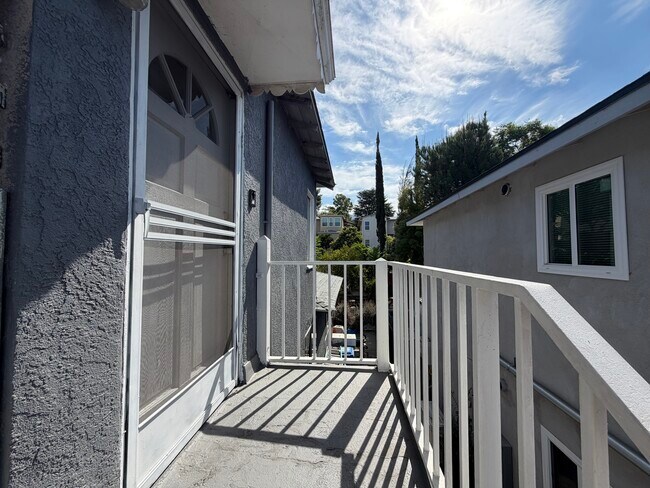 Foto del edificio - 10328 Silverton Ave