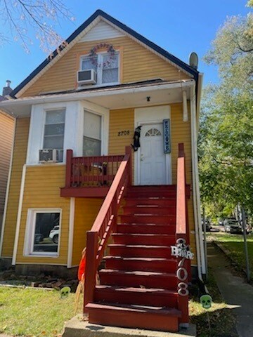 Foto principal - 8708 S Marquette Ave