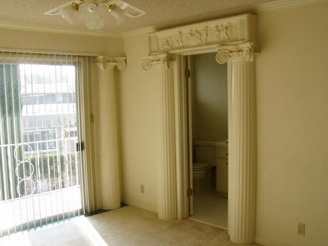Foto del edificio - 6016 S Land Park Dr