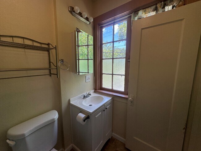Foto del edificio - 1BR/1BA Apartment in Prime Downtown San Jose Location - $1910/mo includes all utitilies.