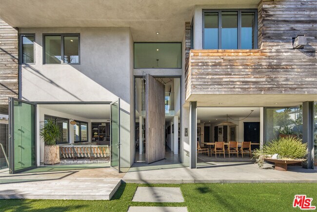 Building Photo - 17 23rd Ave