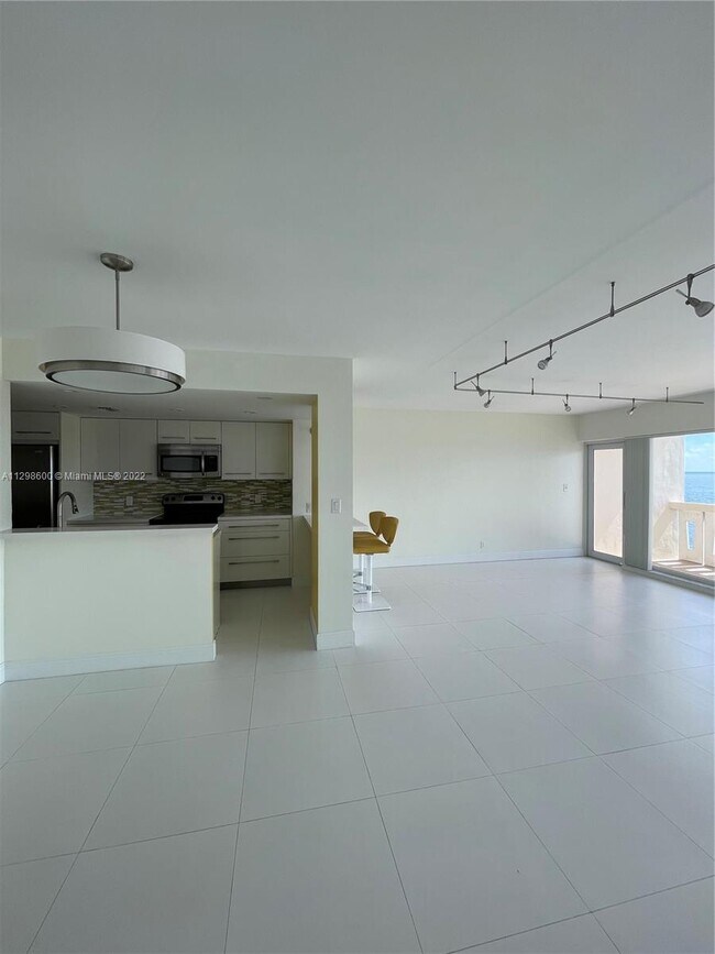 Foto del edificio - 2100 S Ocean Dr