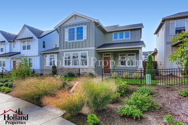 Building Photo - Discover the Charm of This Elegant North P...