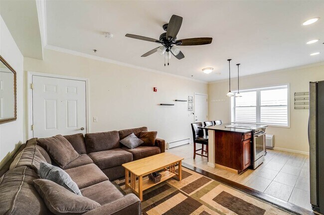 Building Photo - 512 2nd St