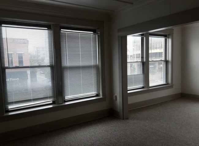 Building Photo - 847 1/2 Massachusetts