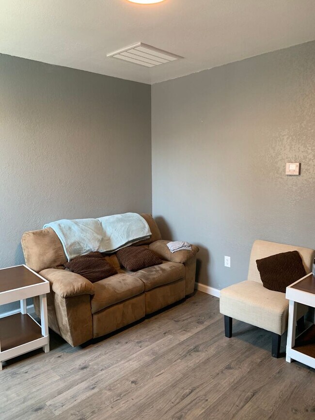 Foto del edificio - 903 E Cason st