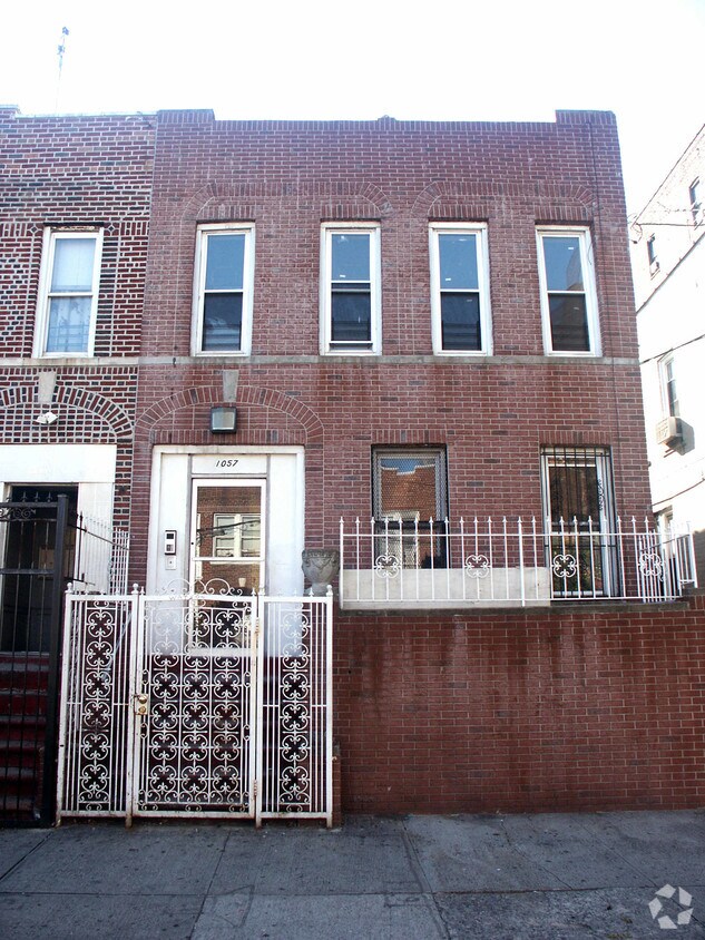 1057 Manor Ave, Bronx, NY 10472 Apartments in Bronx, NY