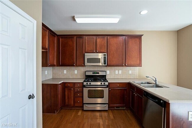 Building Photo - 3 br, 3 bath House - 518 Village Arbor Park