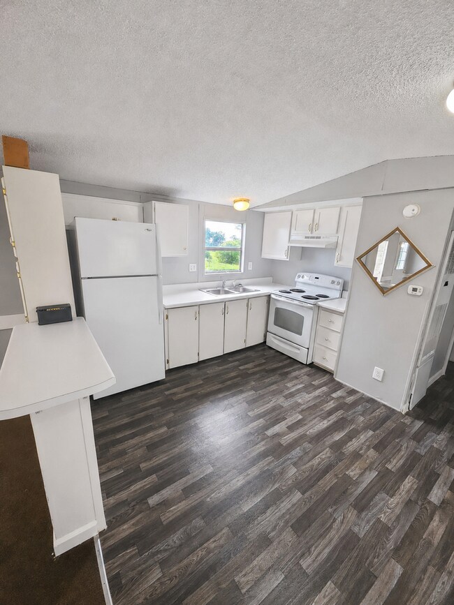 Foto del edificio - 2-Bedroom Home with New Wooden Deck in a Peaceful Sparta Setting