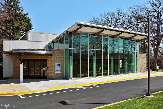 Building Photo - 528 Meadow Hall Dr