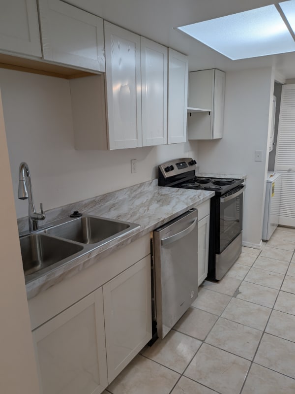 Foto principal - 7864 Niagara Ave
