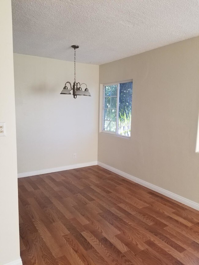 Dining Area - 9036 Carson St