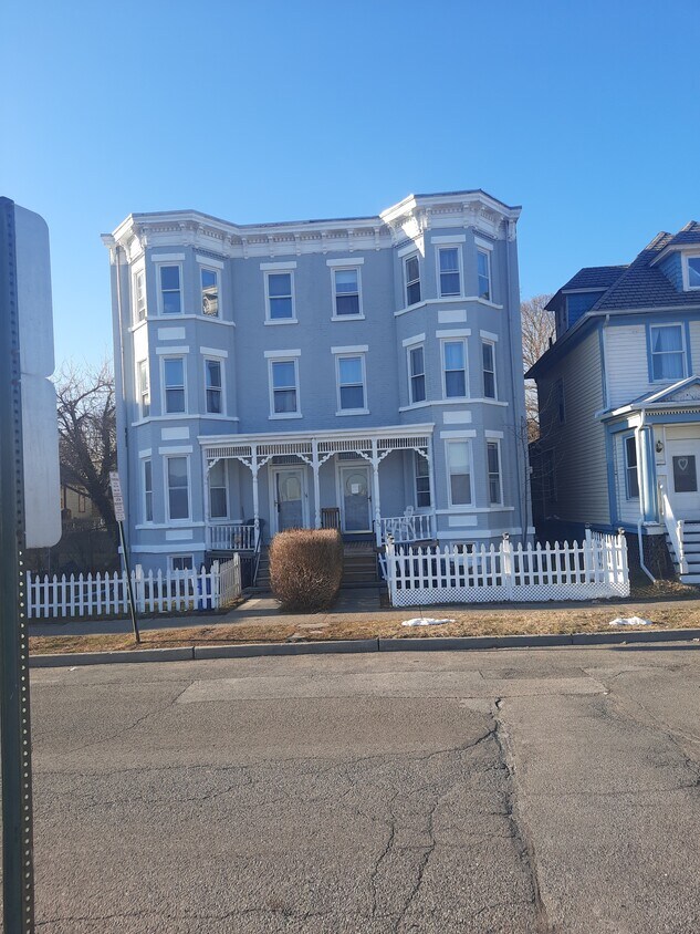 33 Bay View Ter Unit 3rd Flr, Newburgh, NY 12550 Apartments in