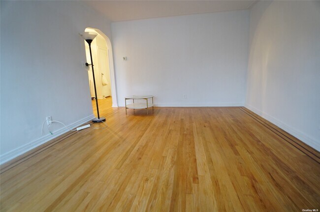 Foto del edificio - 64-12-64-48 48th Ave