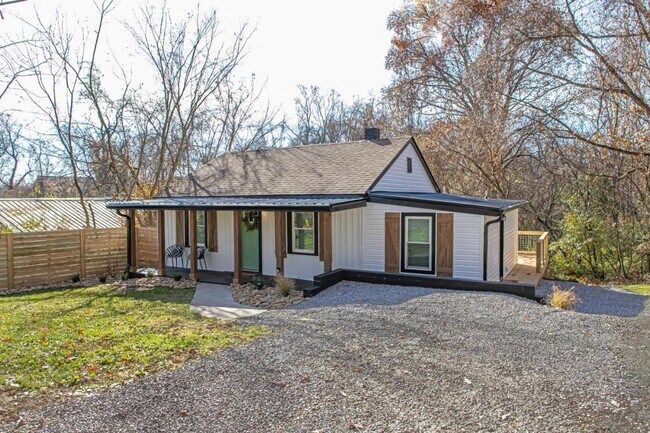 Building Photo - 114 Pelham Rd