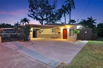 Building Photo - 515 SW 12th Ave