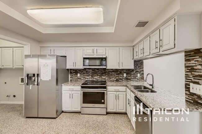 Foto del edificio - 3811 Clover Hill Ln