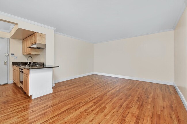 Building Photo - BRIGHT STUDIO
