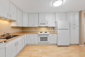 Building Photo - Victoria Place Apartments