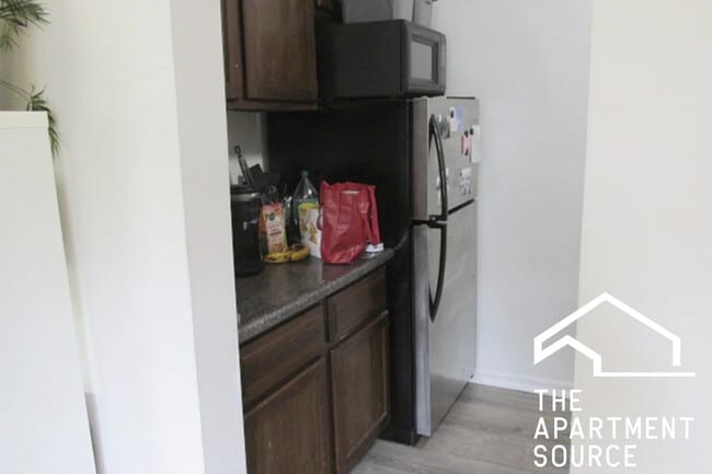 Photo - 724 W Roscoe St Apartment