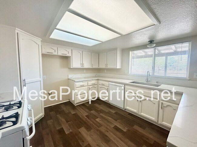 Foto del edificio - 15886 Placida Rd