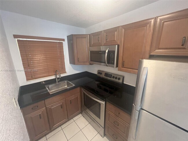 Building Photo - 9375 SW 40th Terrace