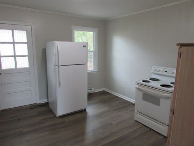 Building Photo - Close to Downtown Sumter