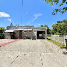 Building Photo - 737 NE 127th St