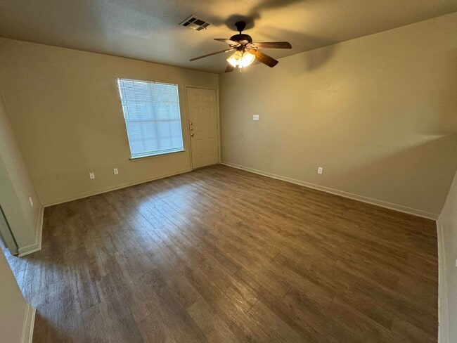 Foto del edificio - 408 Brittney Way