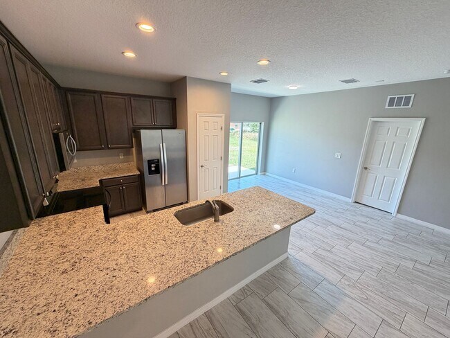 Building Photo - Adorable 3 Bedroom / 2 Bathroom Home in Palm Bay!!