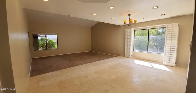 Building Photo - 8624 N Timberlane Dr