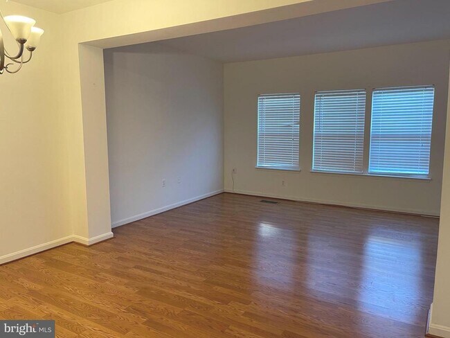 Foto del edificio - 4080 Fountainside Ln