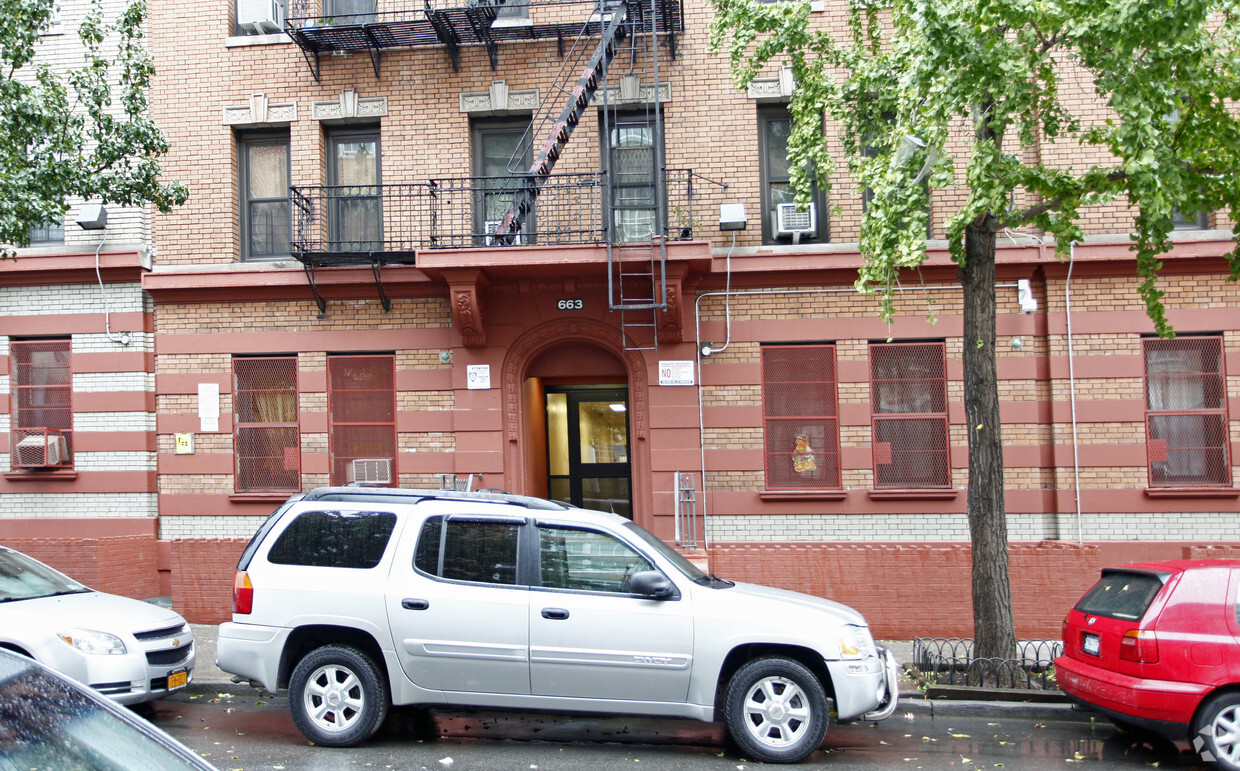 Building Photo - 663-665 Fox St