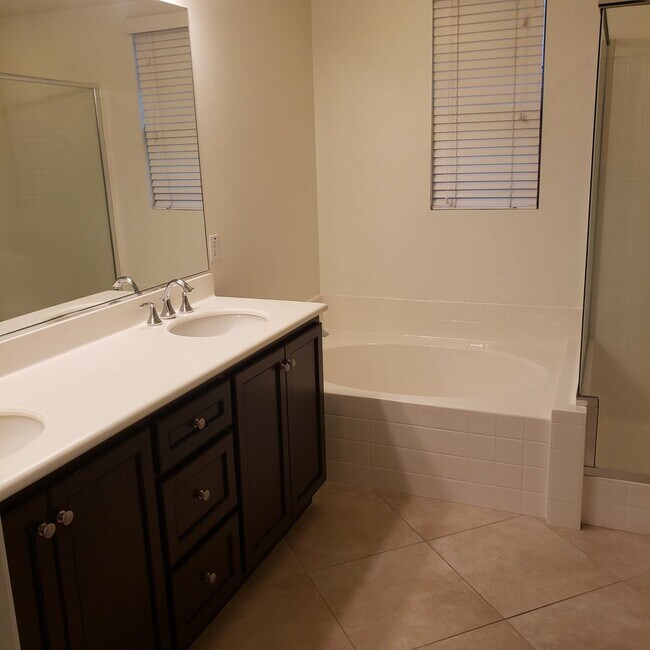 Foto del edificio - Awesome Home Awesome area 2bed w/ bonus ro...
